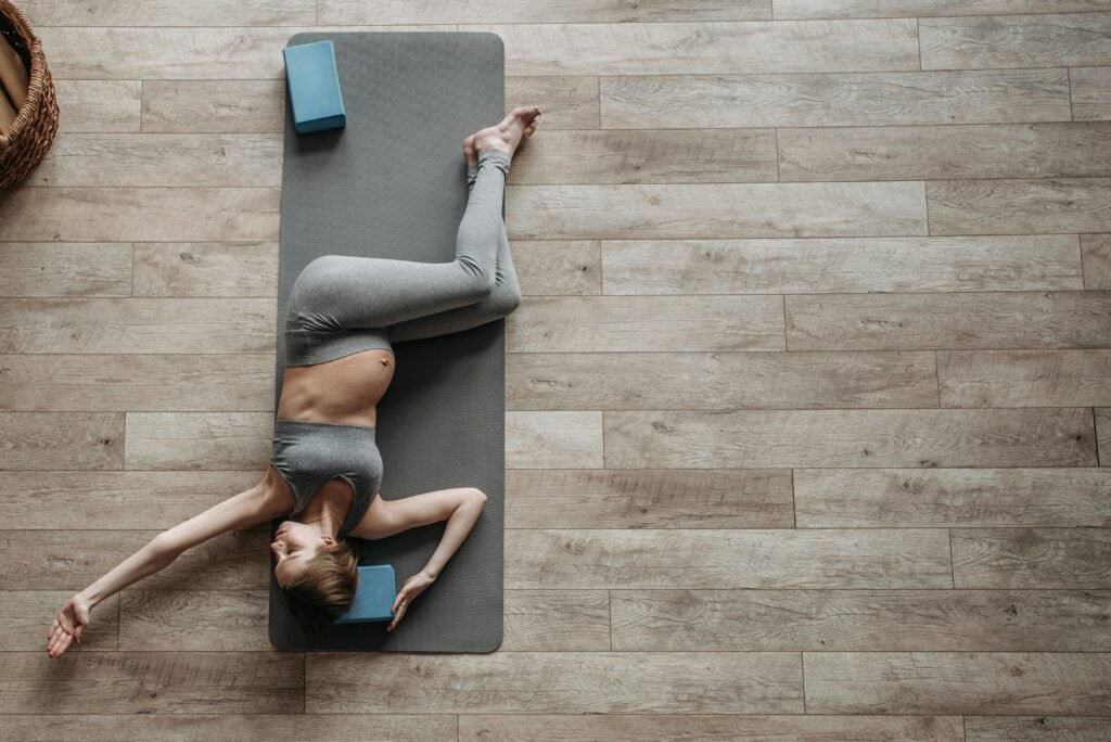 yoga mat tips for pregnancy pregnant woman lying on yoga mat with blocks during side pose